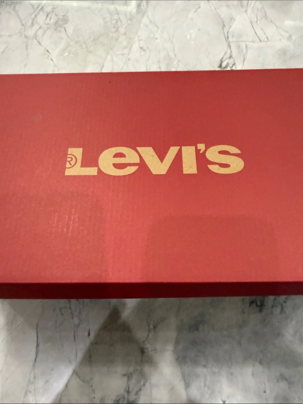 Levis sleek black